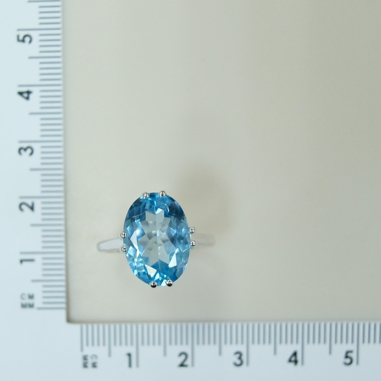Серебряное кольцо с топазом Скай